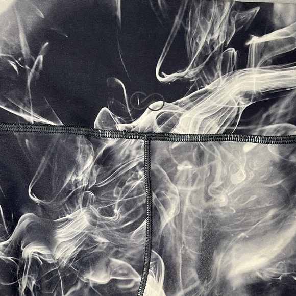 Calia by Carrie Underwood Fashion Print 7/8 Leggings in Smoke Gray - Picture 4 of 6